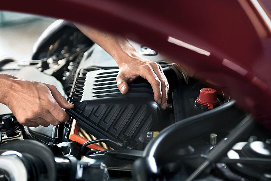 Servicearbeiten am Filter eines MINI