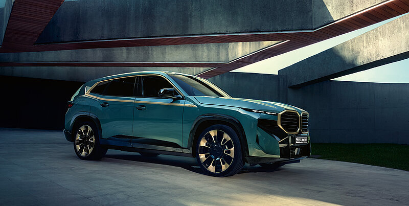 BMW XM in Türkis, Seitenansicht